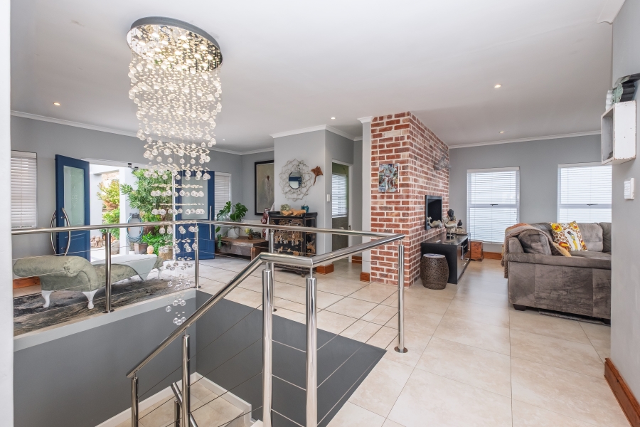 5 Bedroom Property for Sale in Murdock Valley Western Cape